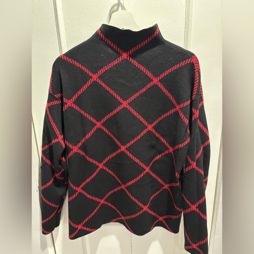Tahari Sweater ❤️🖤 - Picture 3 of 5